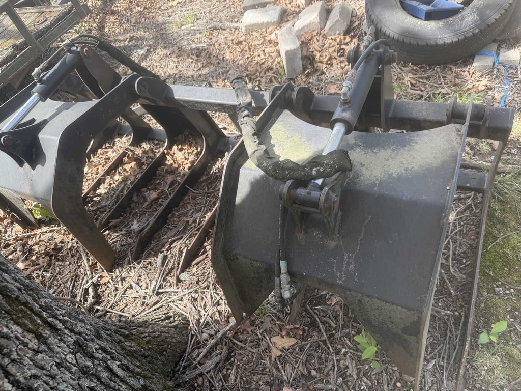 Case 60XT Skid Steer - Image 16
