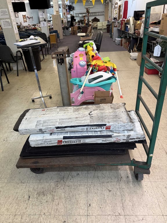 PUSH CART W/SHINGLES - Image 2