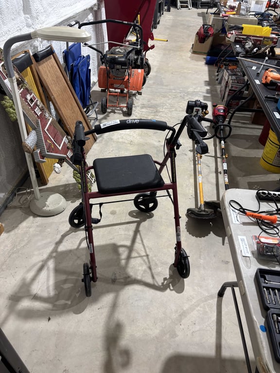Seated walker