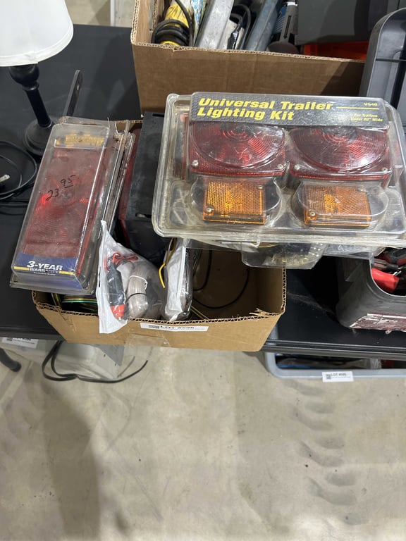 Box of universal trailer light kit, wire, etc - Image 2