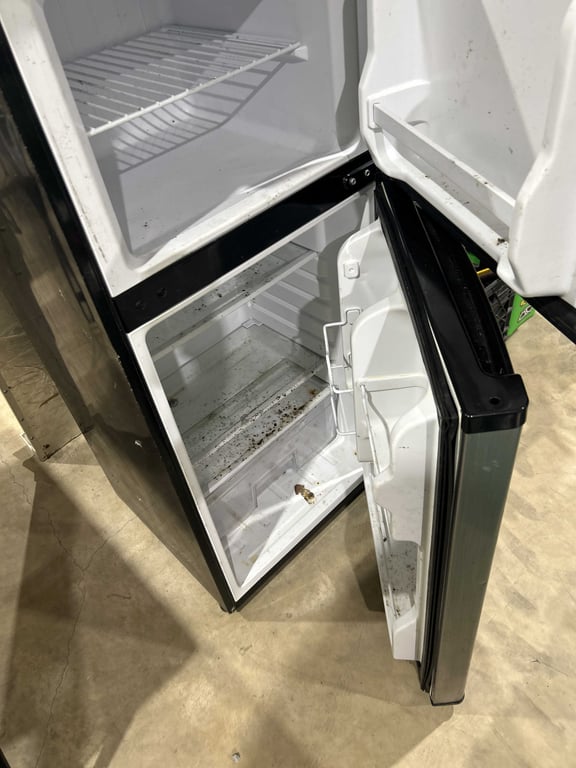 Vissani small refrigerator  - Image 3