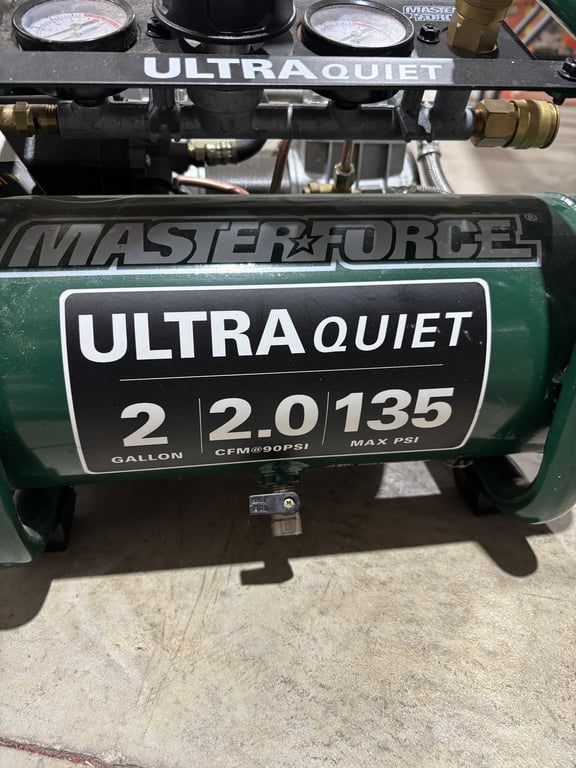 Masterforce 2 Gallon 135 PSI Compressor and Air Hose - Image 2