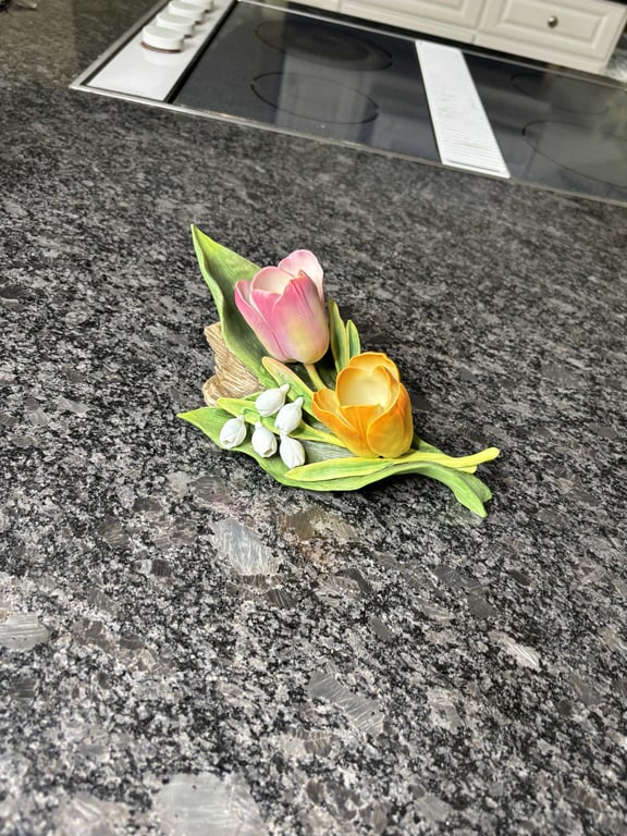 Double Tulips with Sunflower - Image 2