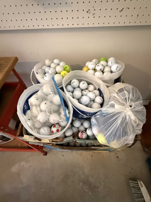 GROUPING OF GOLF BALLS - Image 2