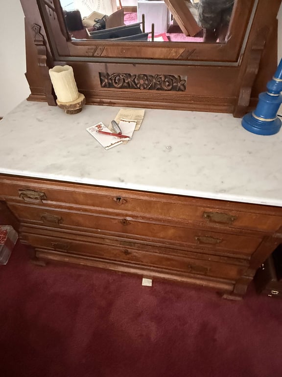 EASTLAKE WALNUT DRESSER W/WHITE MARBLE TOP & ORNATE MIRROR - Image 3