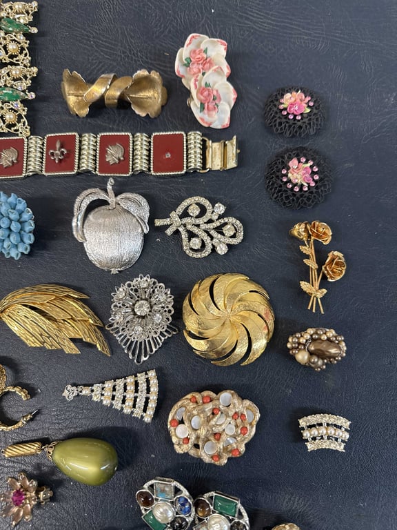 Assortment Costume Jewelry - Image 4