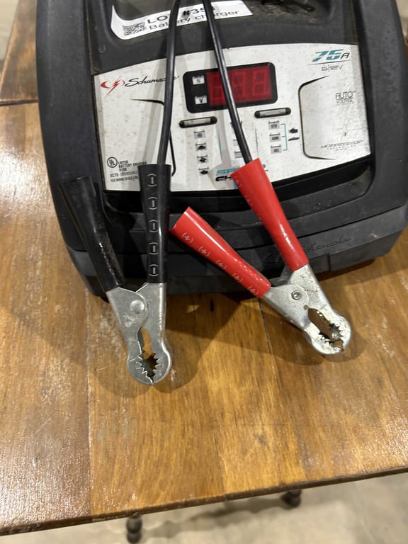 Battery charger - Image 2