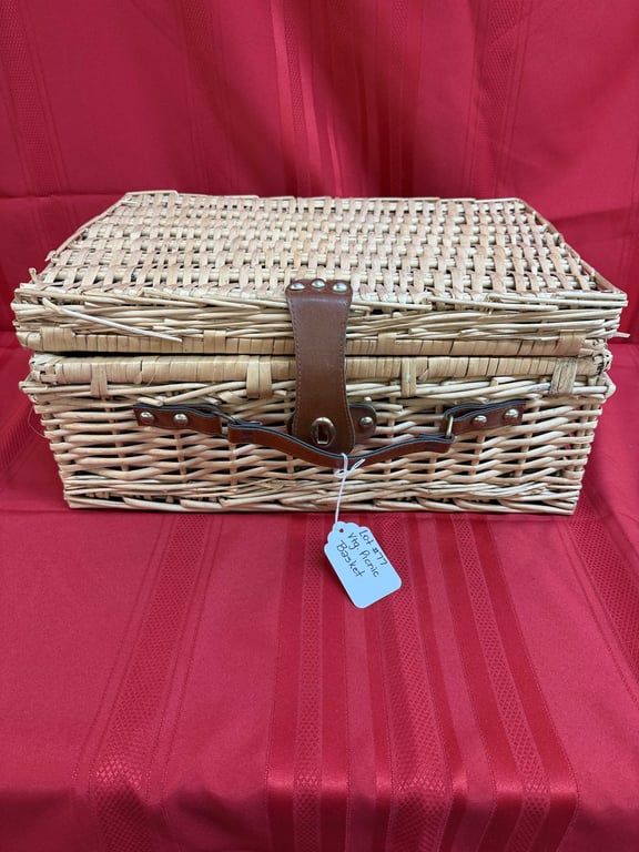 VTG PICNIC BASKET
