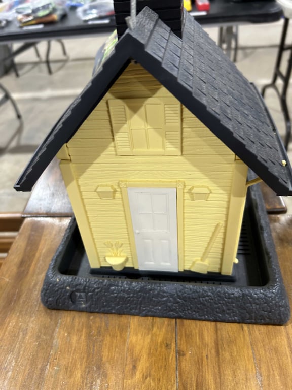 Village Collection birdhouse - Image 2
