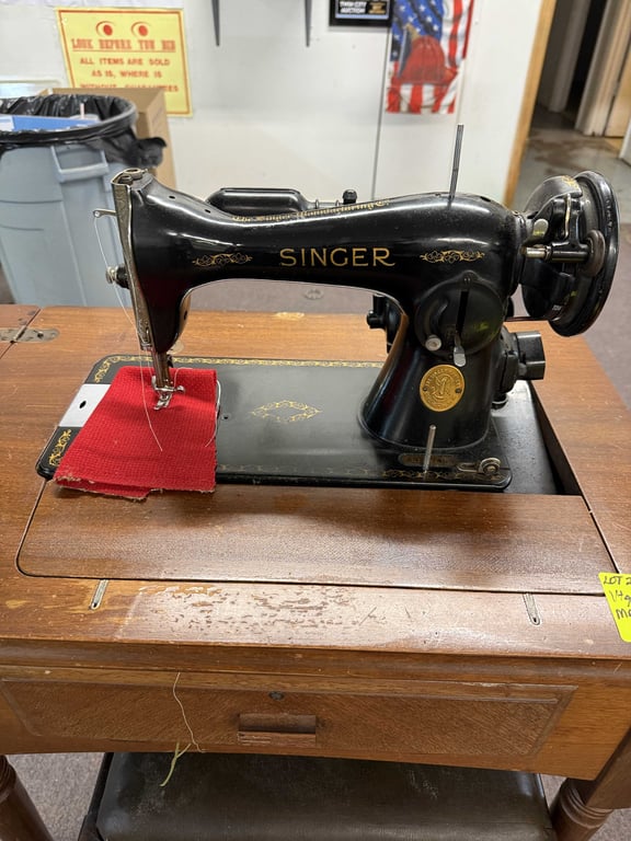 VTG SINGER SEWING MACHINE W/STOOL - Image 2