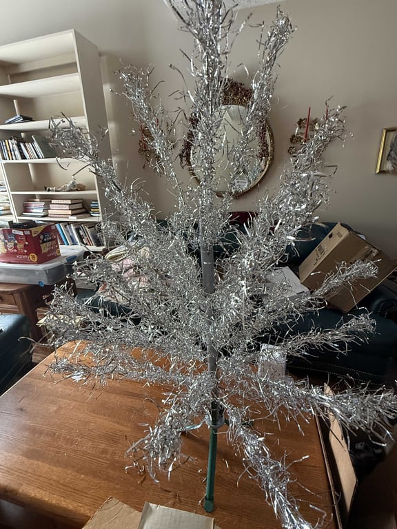 VTG 4 FT THE SPARKLER POM-POM ALUMINUM TREE IN ORIGINAL BOX - Image 3