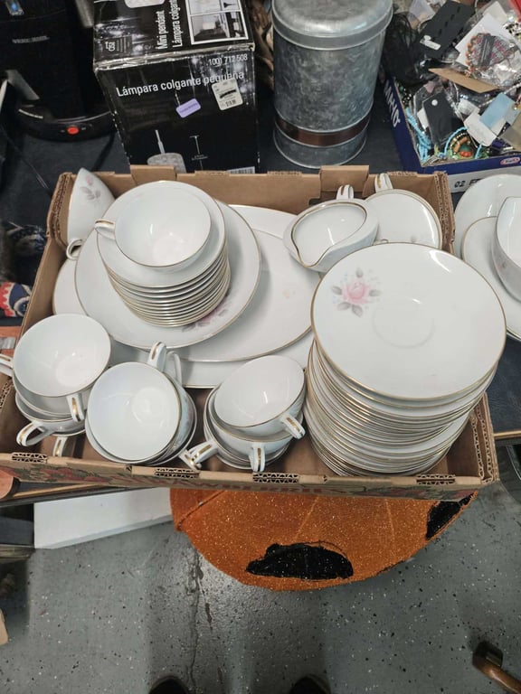 SET OF NORITAKE ROSEVILLE PATTERN