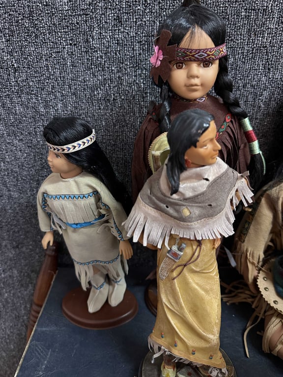 GROUPING OF PORCELAIN INDIAN DOLLS