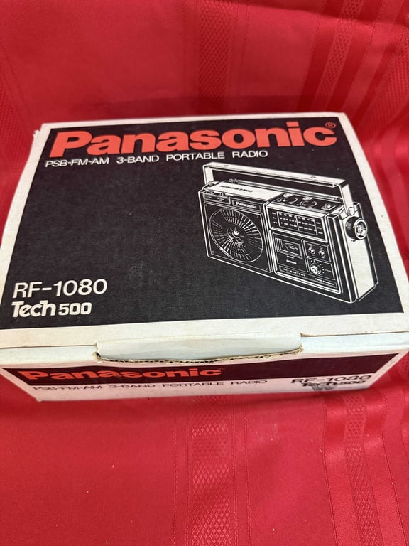 VTG PANASONIC AM-FM 3 BAND PORTABLE RADIO - Image 3