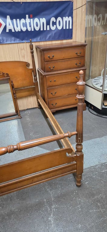 4 PC. FOUR POST BEDROOM SUITE - Image 3