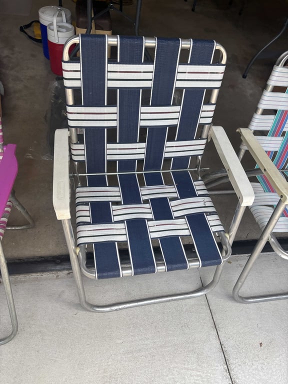 3 vintage lawn chairs - Image 3