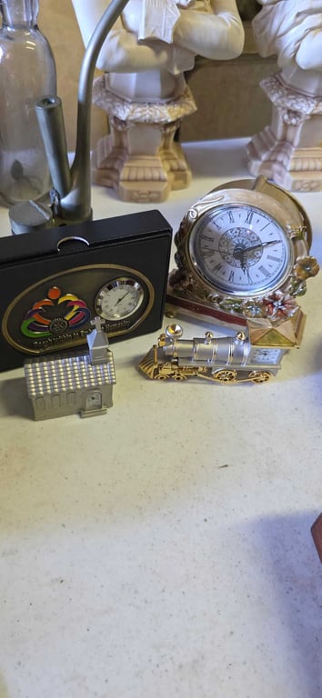 GROUPING OF MINI CLOCKS