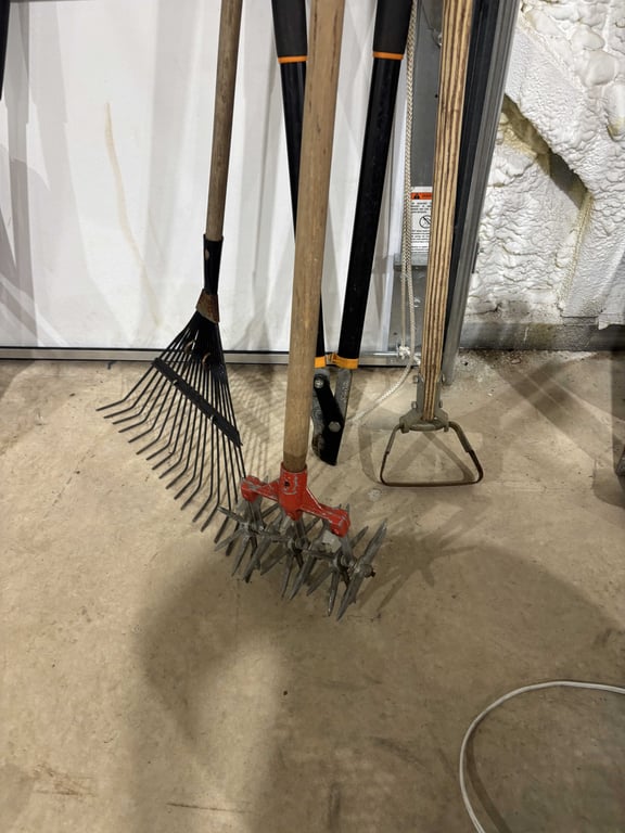 Garden weasel, raker, pruner, misc - Image 2