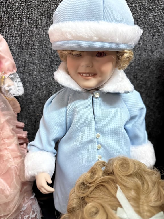 GROUPING OF PORCELAIN DOLLS