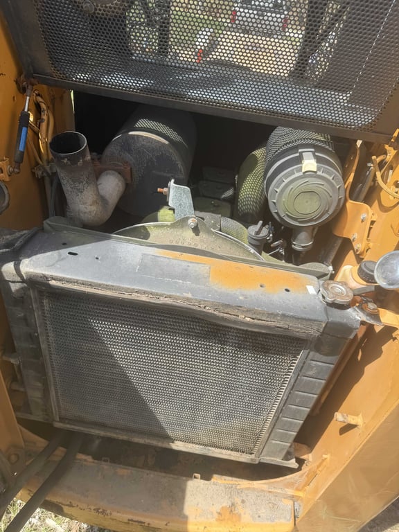 Case 60XT Skid Steer - Image 10