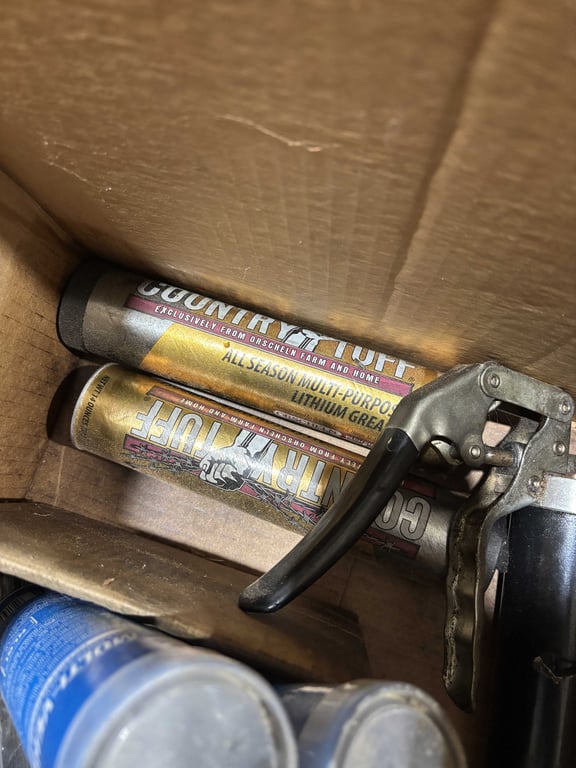 3 Grease Guns & Grease - Image 2