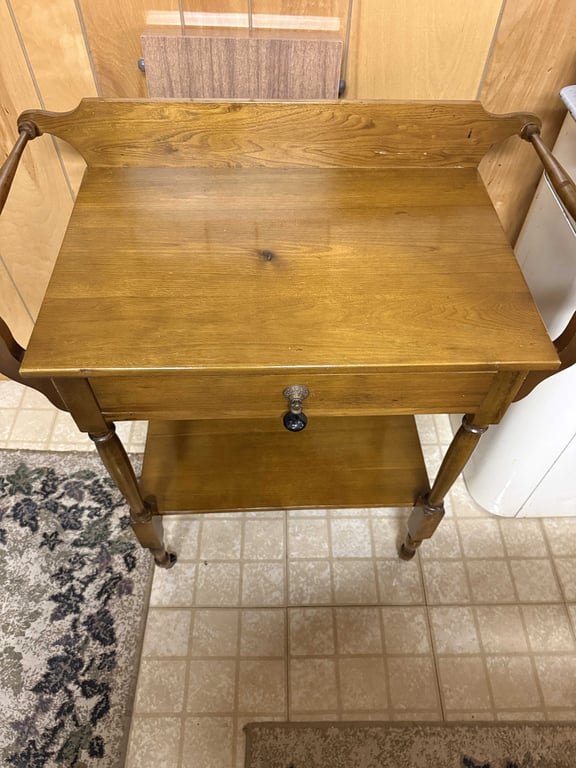 CARVED MAPLE WASH STAND W/TOWEL RACK - Image 2