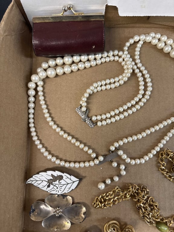 Costume Jewelry Assortment - Image 4