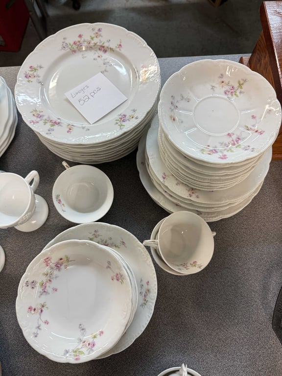 52 PCS LIMOGES "FLORAL SPRAY" PATTERN - Image 3