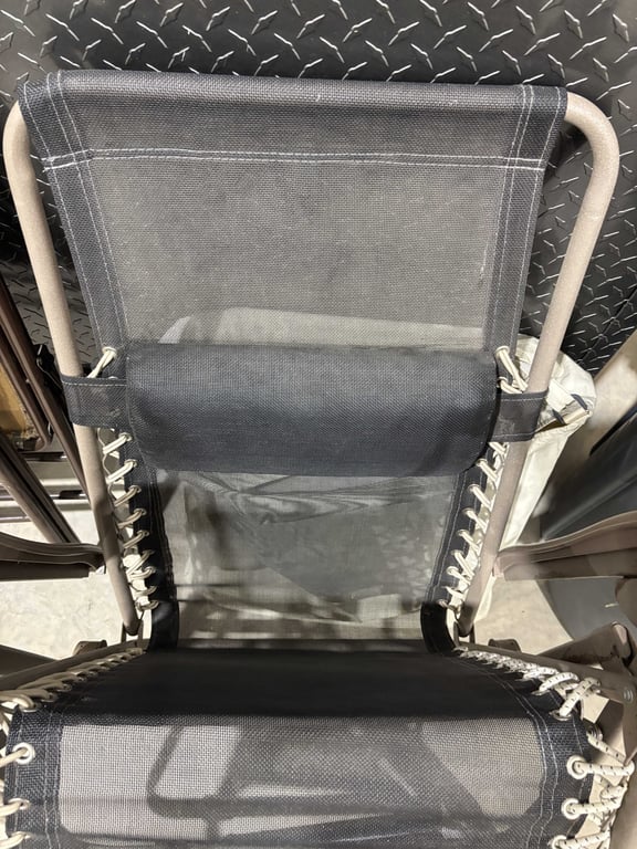 2 lounge chairs & 2 blue folding chairs - Image 3
