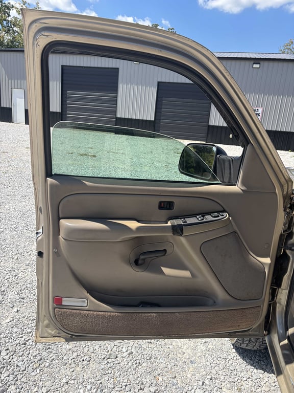 2004 Chevy 3500 4WD - Image 19