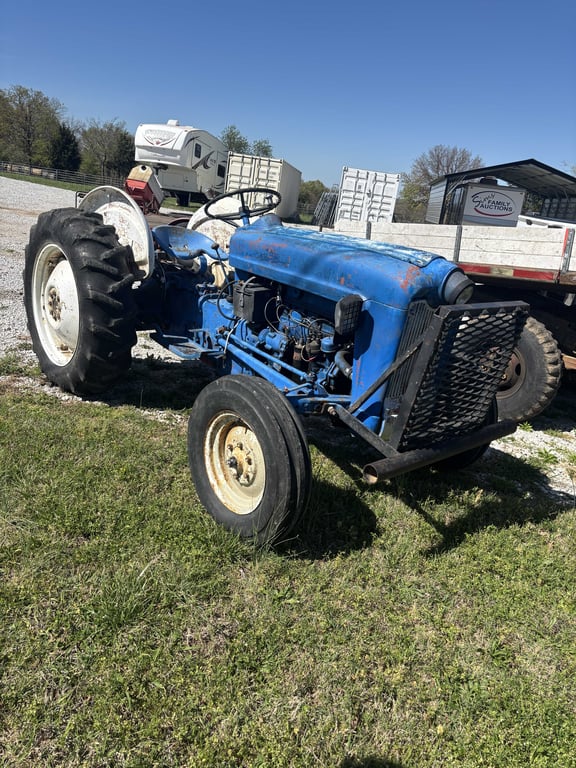 Ford 2000 Tractor - Image 3