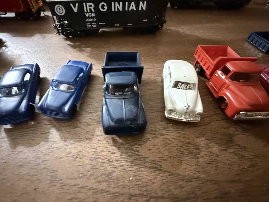HO SCALE TOY CARS - Image 3