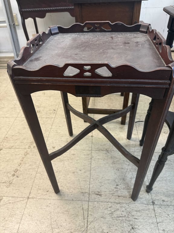 GROUPING OF 7 VTG TABLES - Image 7