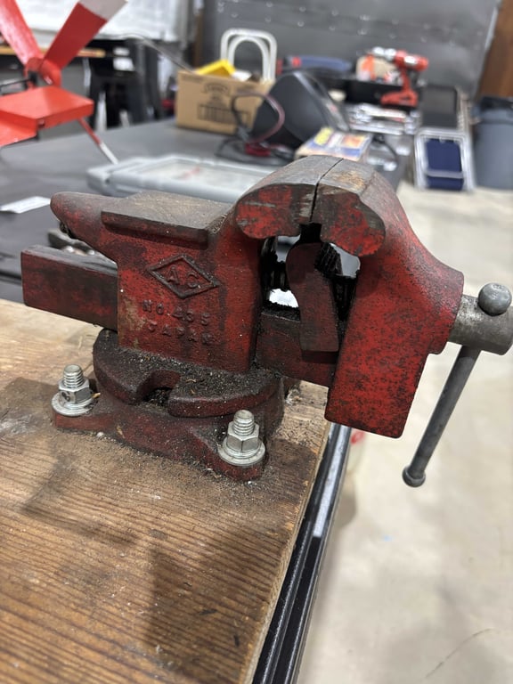 Vise - Image 3