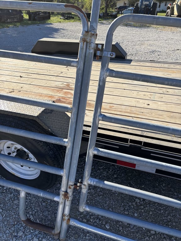 12 Corral Panels & One Gate Panel - Image 12