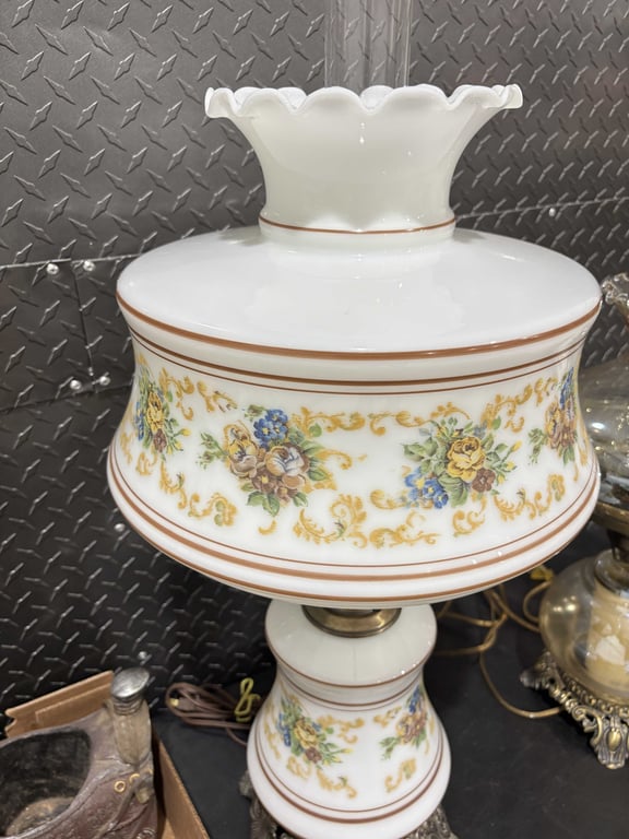 1930’s Quoizel Abigail Adams Hurricane Lamp - Image 3