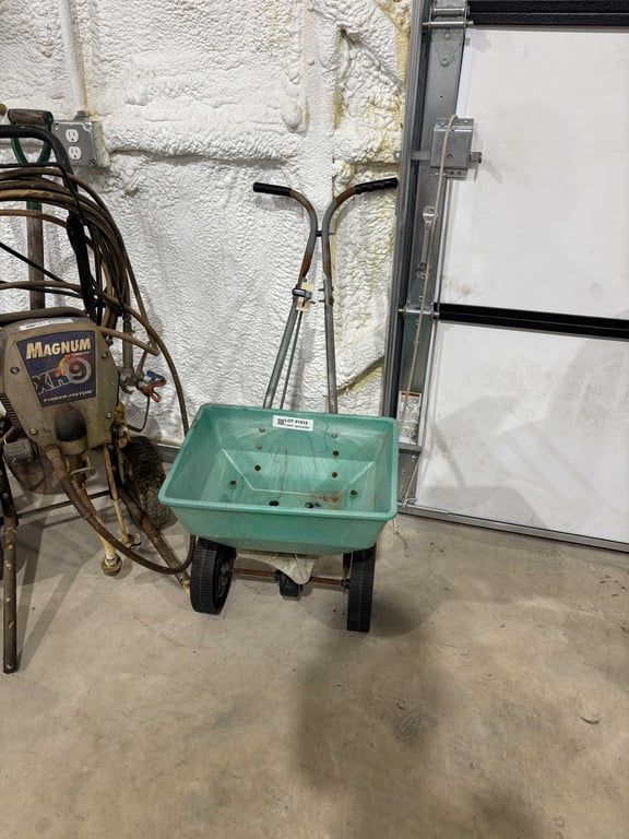 Lawn spreader