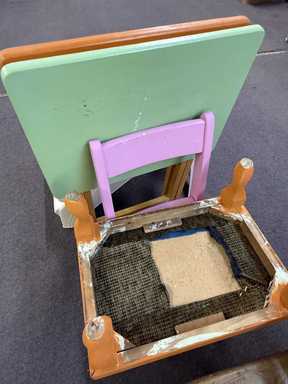 GROUPING OF PAINTED TV TRAYS & KIDS CHAIR