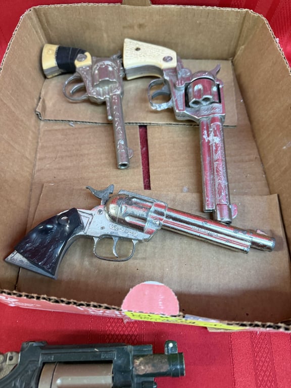 GROUPING OF TOY GUNS