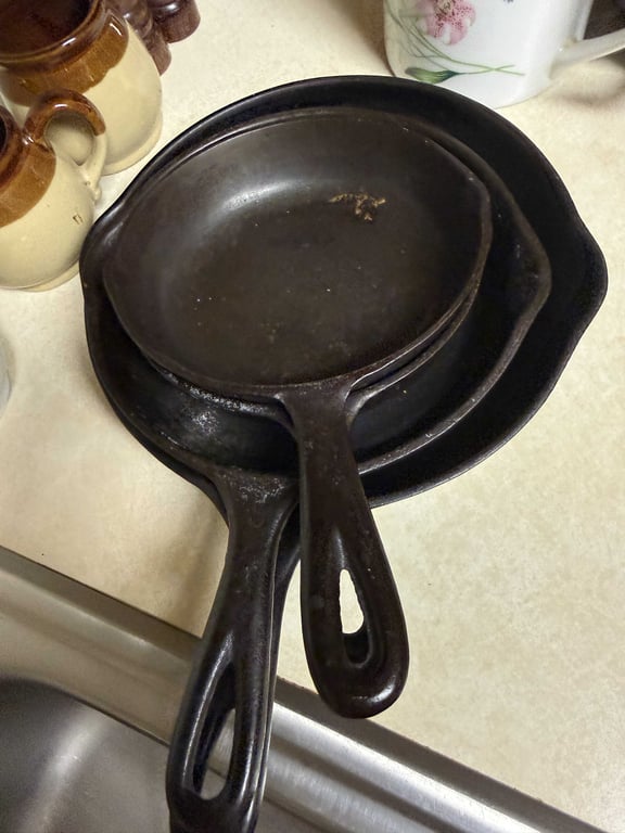 3 CAST IRON (1 WAGNER)