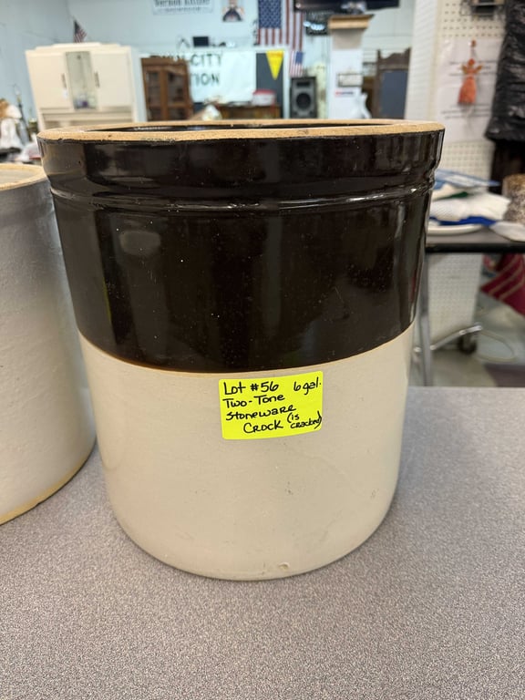 TWO-TONE 6 GAL STONEWARE CROCK (CRACKED)
