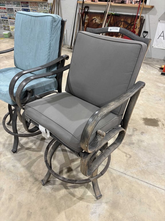 Two outdoor patio swivel chairs - Image 3