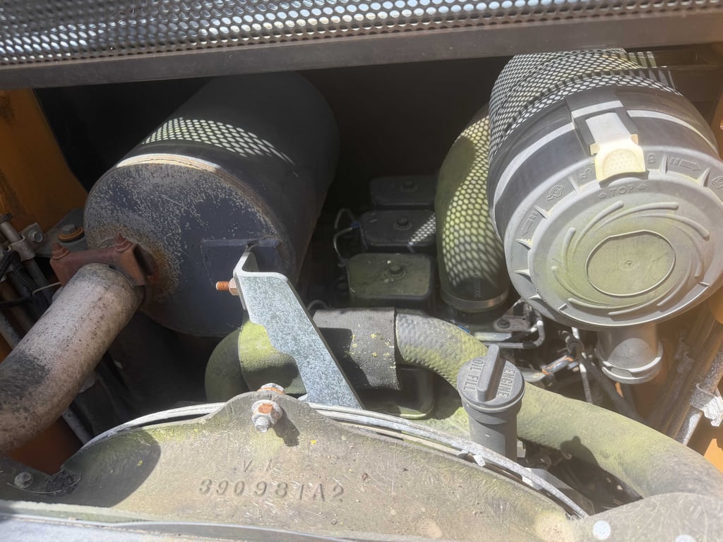 Case 60XT Skid Steer - Image 11