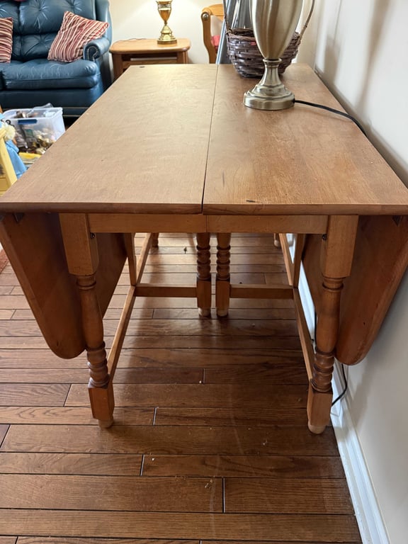 VTG SOLID MAPLE DROP LEAF TABLE 