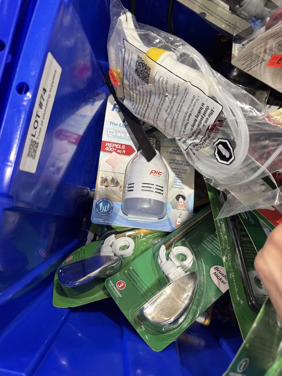 Tote of plumbing supplies - Image 3