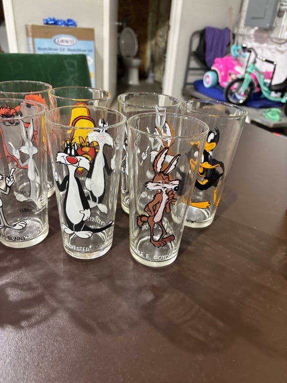 9 pc Pepsi Looney Tunes glasses - Image 3