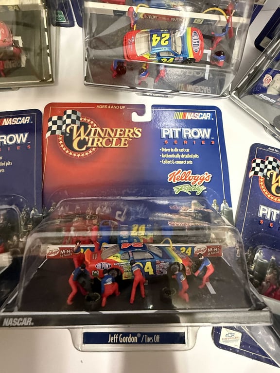 8 - WINNERS CIRCLE GORDON PIT ROAD SERIES - Image 7