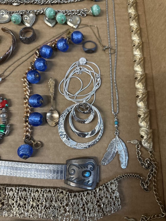 Costumes Jewelry Assortment - Image 3