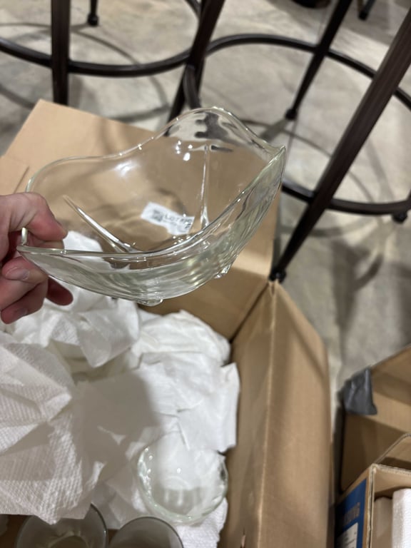Box of assorted glasses - Image 2