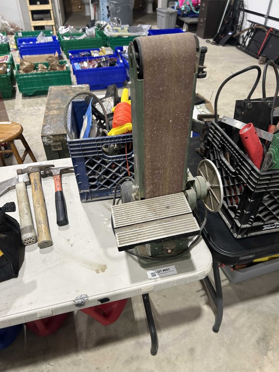 Central Machinery belt and disc sander
